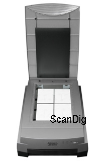 Microtek ArtixScan F1 mit geöffneter Abdeckung
