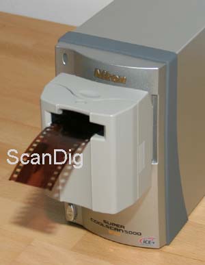 Scanning a 35mm film strip with the serial SA-21